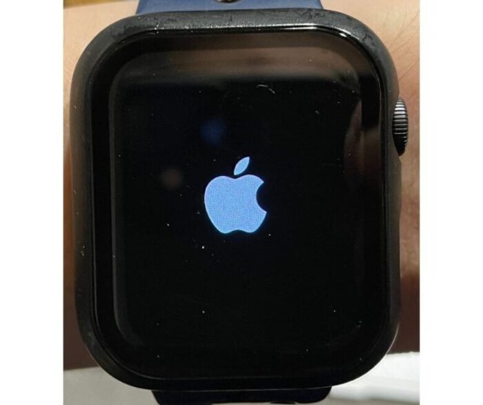 Apple社のロゴが表示される。